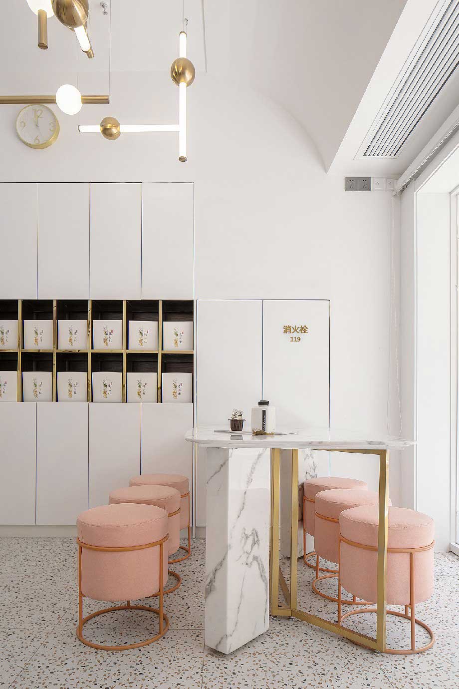 80平米臨街甜品蛋糕店裝修設(shè)計